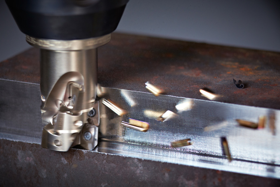 Изготовление деталей из металла на заказ методом фрезеровки. Фото процесса